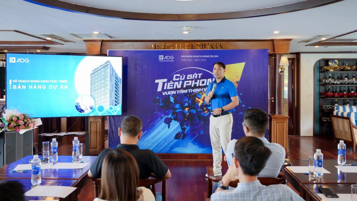 Ông Hoàng Thanh Tùng – Giám đốc Khối Kinh doanh Nội địa trình bày chiến lược kênh Dự án 2025